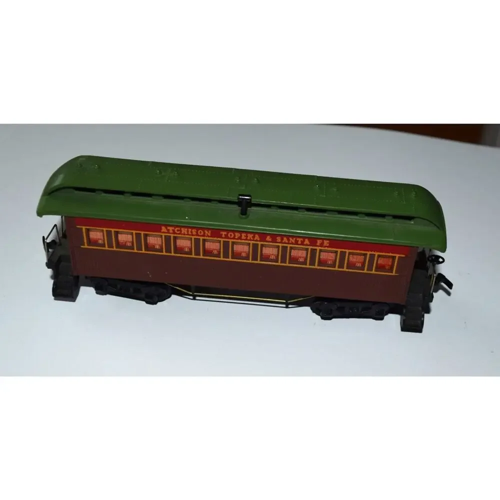 Vintage HO Scale Train Cars Lot of 2 Athearn Lehigh Valley Santa Fe Passenger